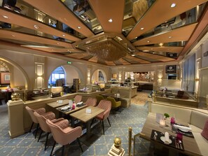 2 restaurants servant le petit déjeuner, spécialités Cuisine allemande