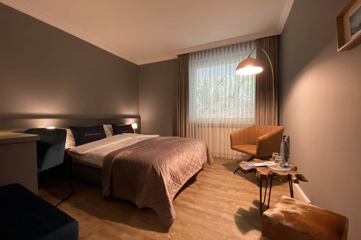 basic double room | hypo-allergenic bedding, desk, soundproofing, free wifi