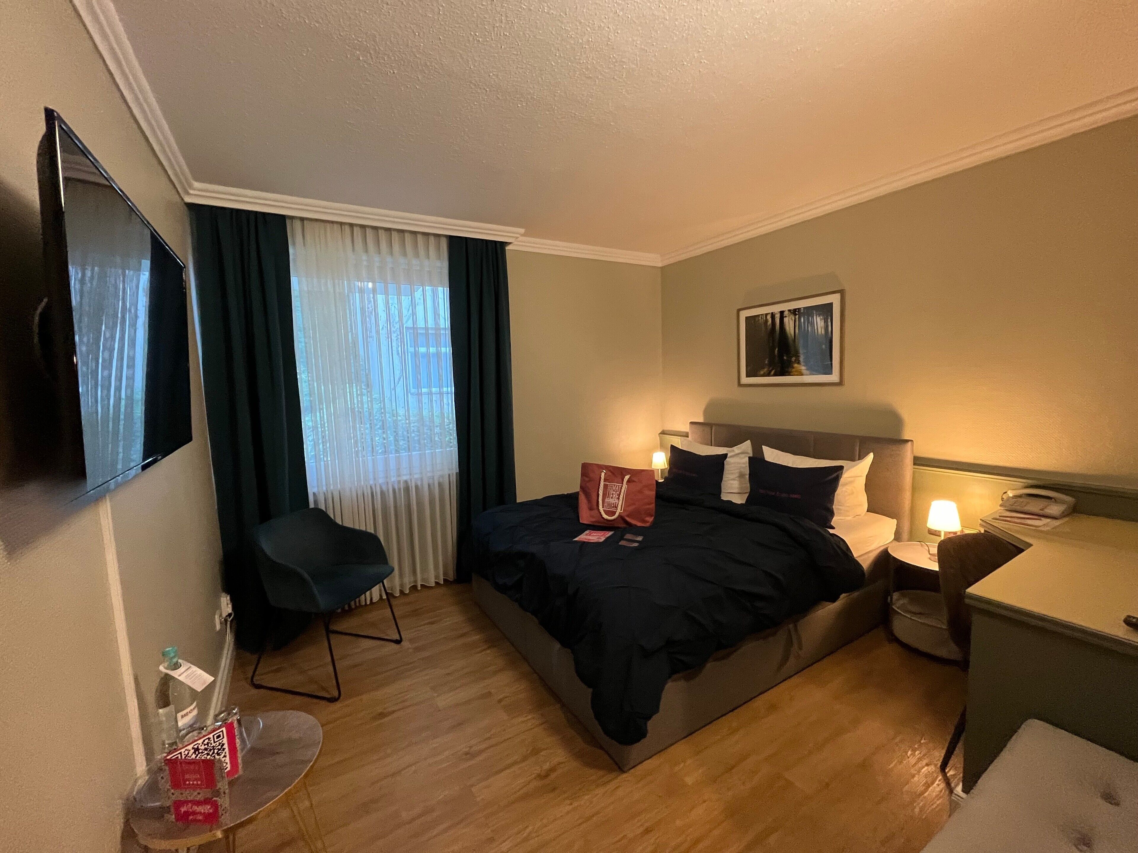 基础双人房 | 防过敏的被褥、办公桌、隔音、免费 WiFi