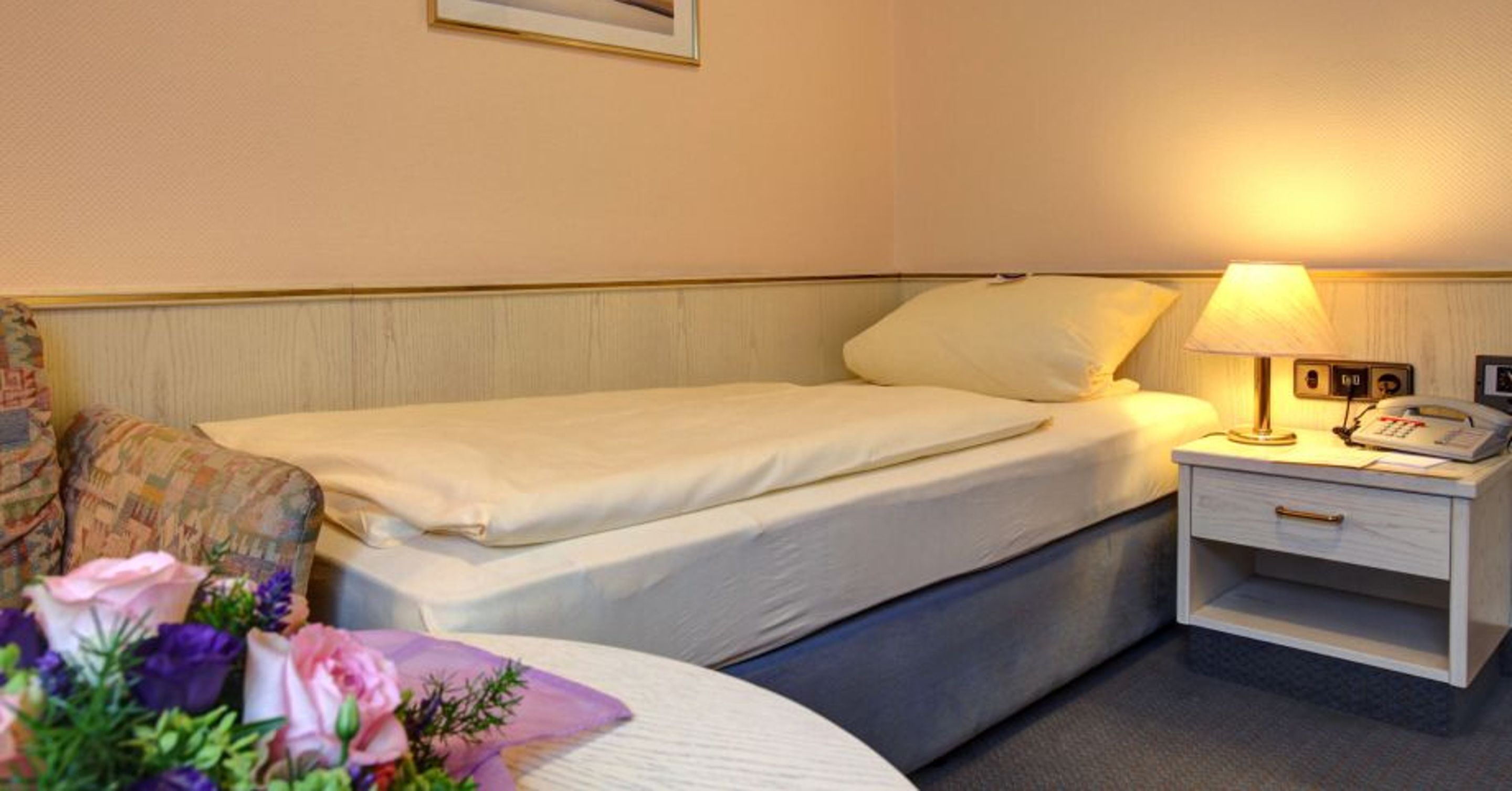 Allergikerbettwaren, Schreibtisch, schallisolierte Zimmer