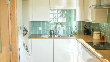 Cottage | Private kitchen | Full-sized fridge, microwave, oven, stovetop