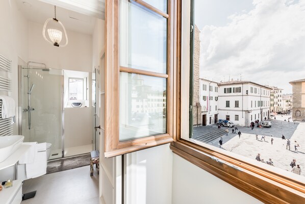 Comfort Condo, 4 Bedrooms | View from room