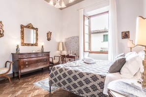 Condo conforto, 4 quartos | 1 quarto, roupas de cama premium, individualmente mobiliados