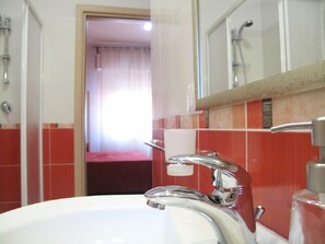 Camera con letto matrimoniale o 2 letti singoli | Lavandino
