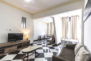 Apartamento | Área de estar | Lareira