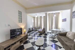 Apartamento | Zona de estar | Una chimenea