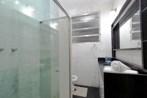 Apartment | Badezimmer | Dusche, Handtücher