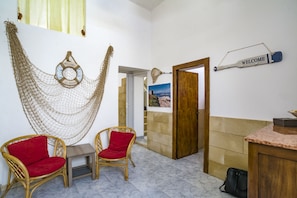 Apartment, 2 Schlafzimmer | Wohnbereich | Flachbildfernseher