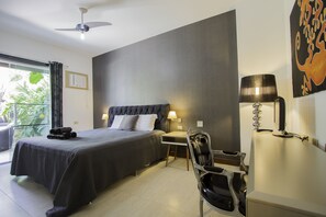 Apartment | Desk, free WiFi, bed sheets