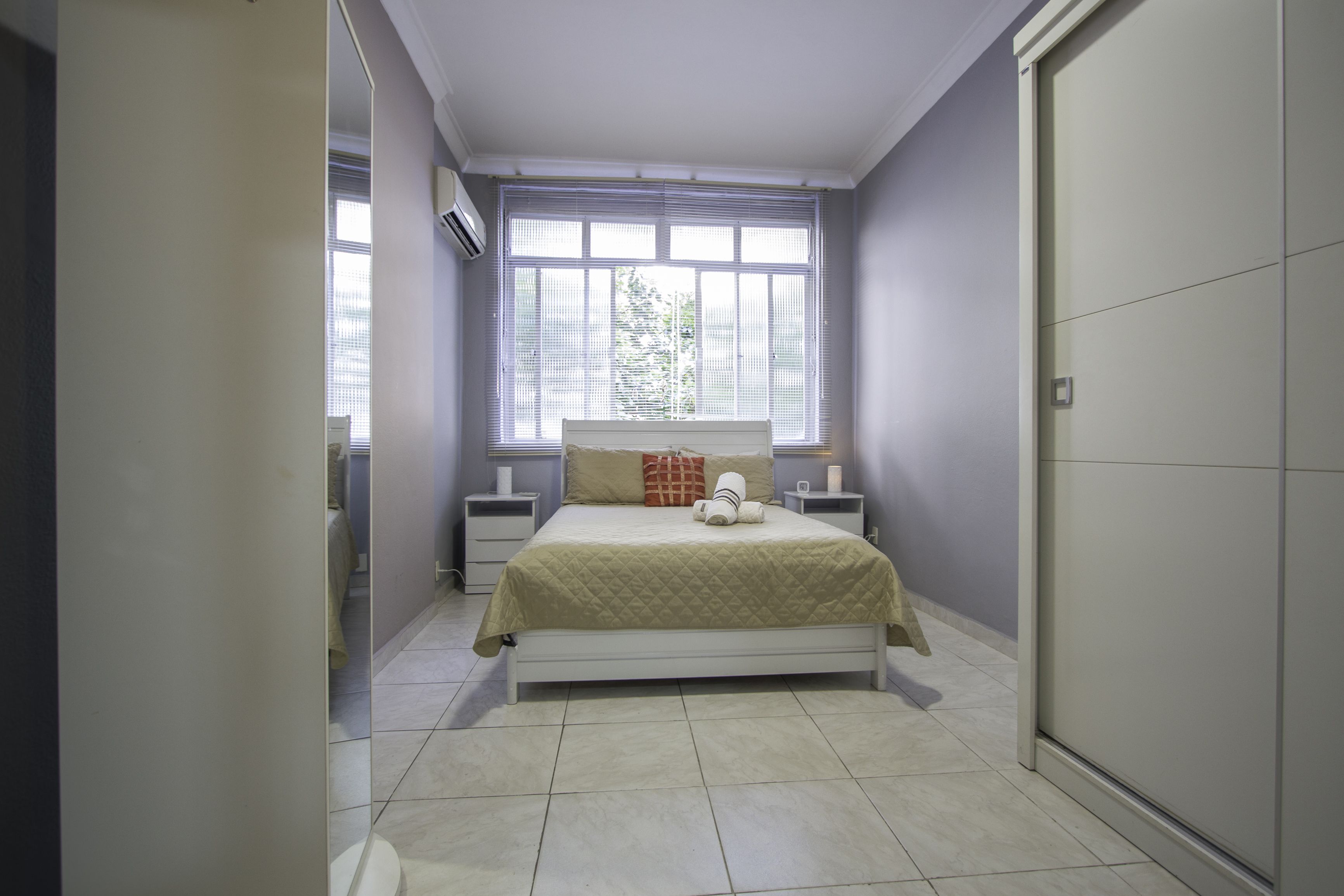 1 غرفة نوم وميني بار ومكتب ومكواة/لوح كي