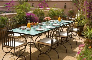 Outdoor dining - Riad Meriem (Marrakech)