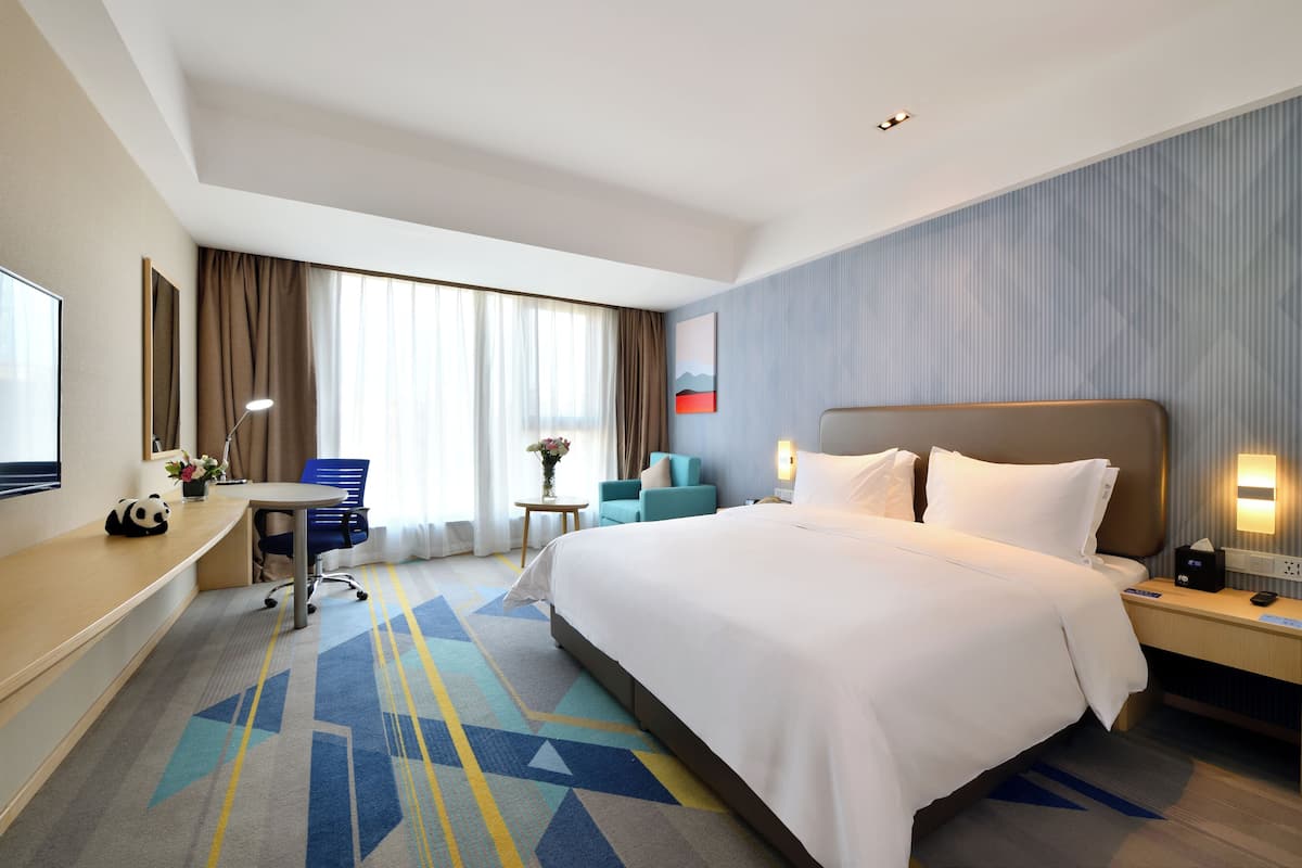 Standard Room, 1 King Bed (Minifridge) | In-room safe, desk, blackout drapes, soundproofing