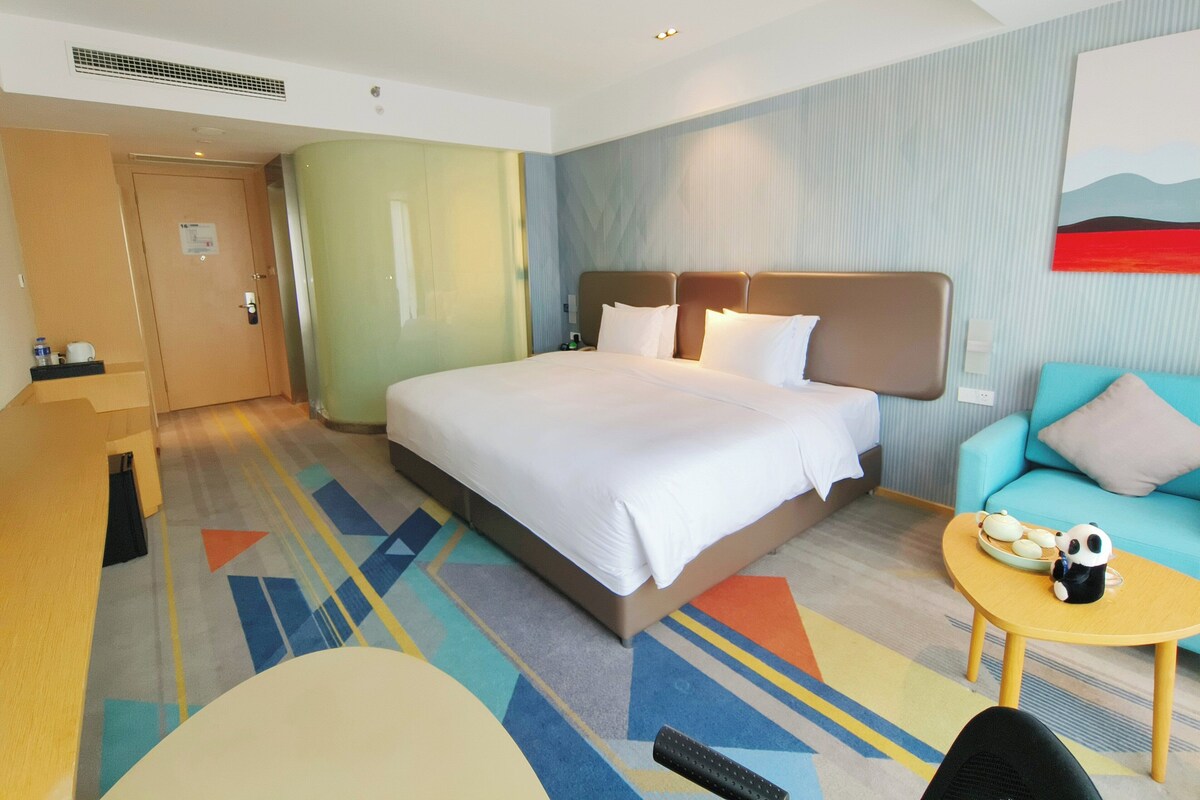 Standard Room, 1 King Bed (Minifridge) | In-room safe, desk, blackout drapes, soundproofing
