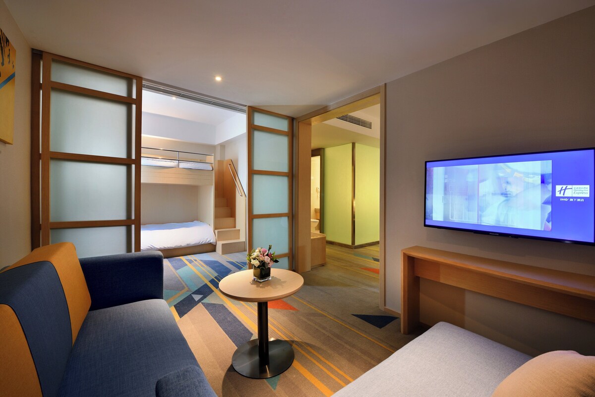 In-room safe, desk, blackout drapes, soundproofing