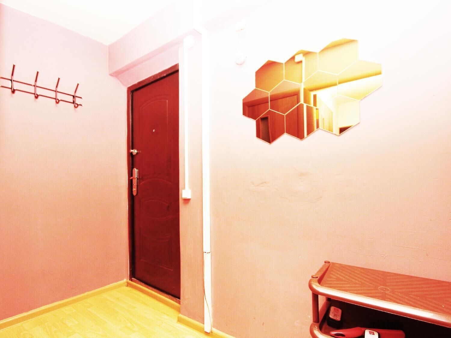 Verdunkelungsvorhänge, schallisolierte Zimmer, Bügeleisen/Bügelbrett