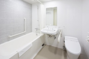 Un bagno moderno con vasca, lavandino e WC.