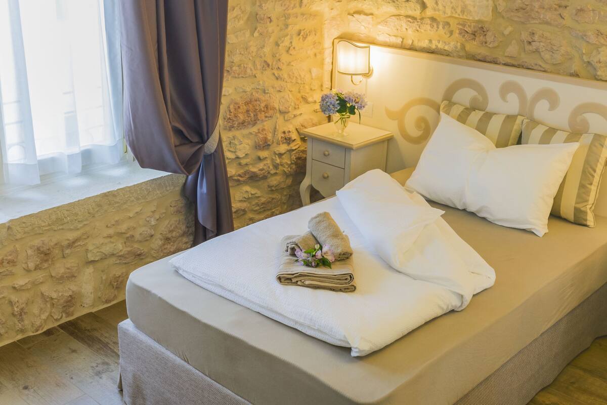 superior single room | premium bedding, in-room safe, desk, cots/infant beds