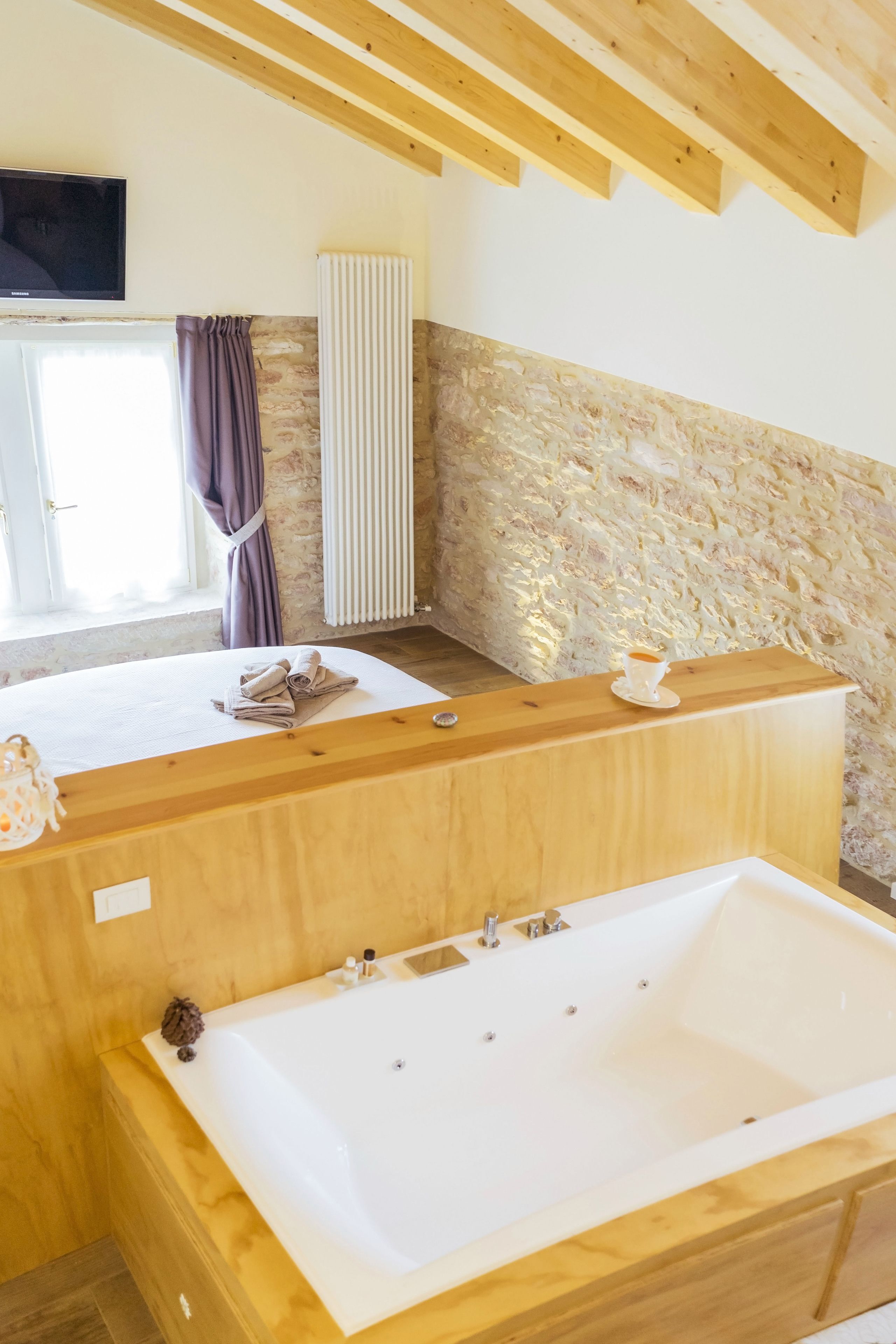 romantic suite | jetted bathtub