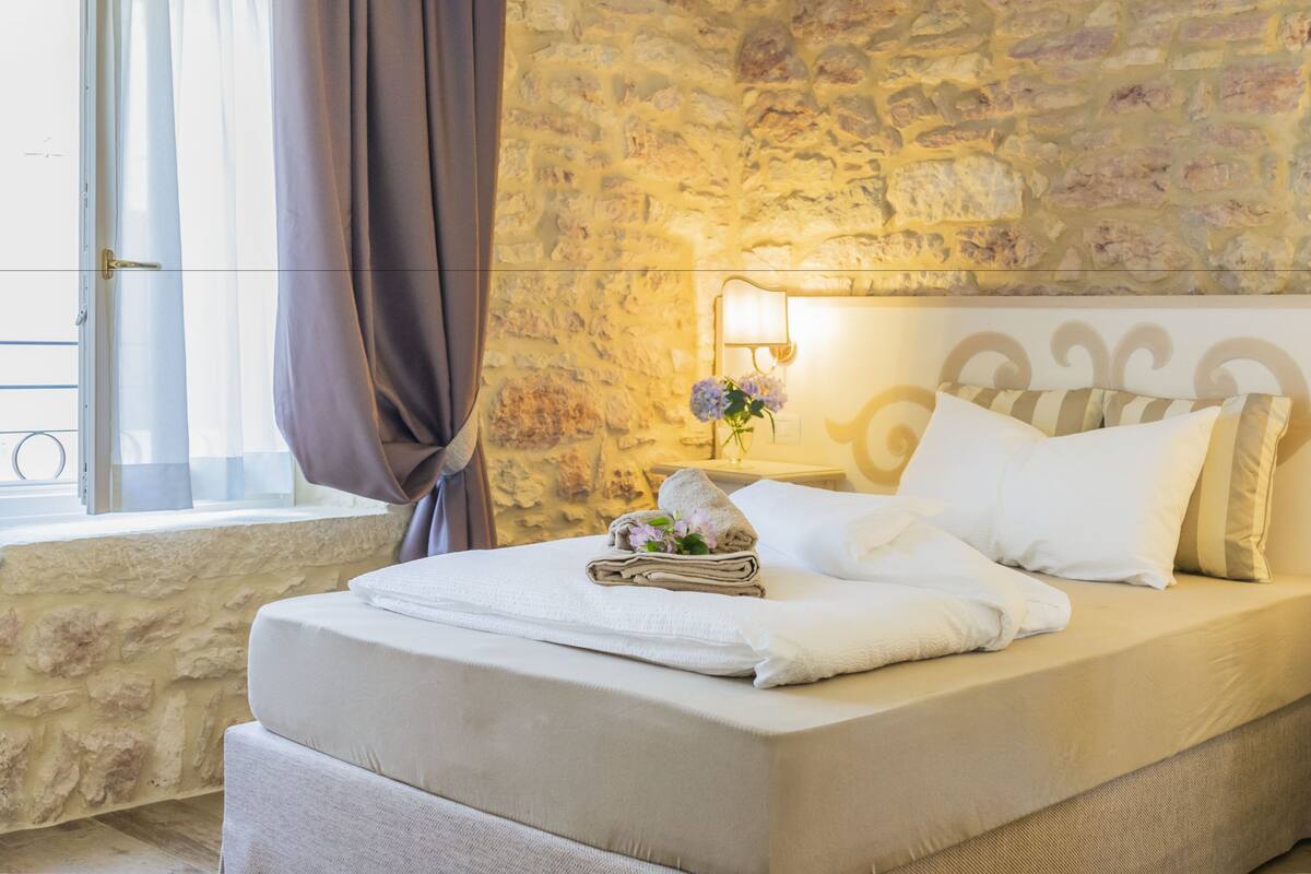 superior single room | premium bedding, in-room safe, desk, cots/infant beds