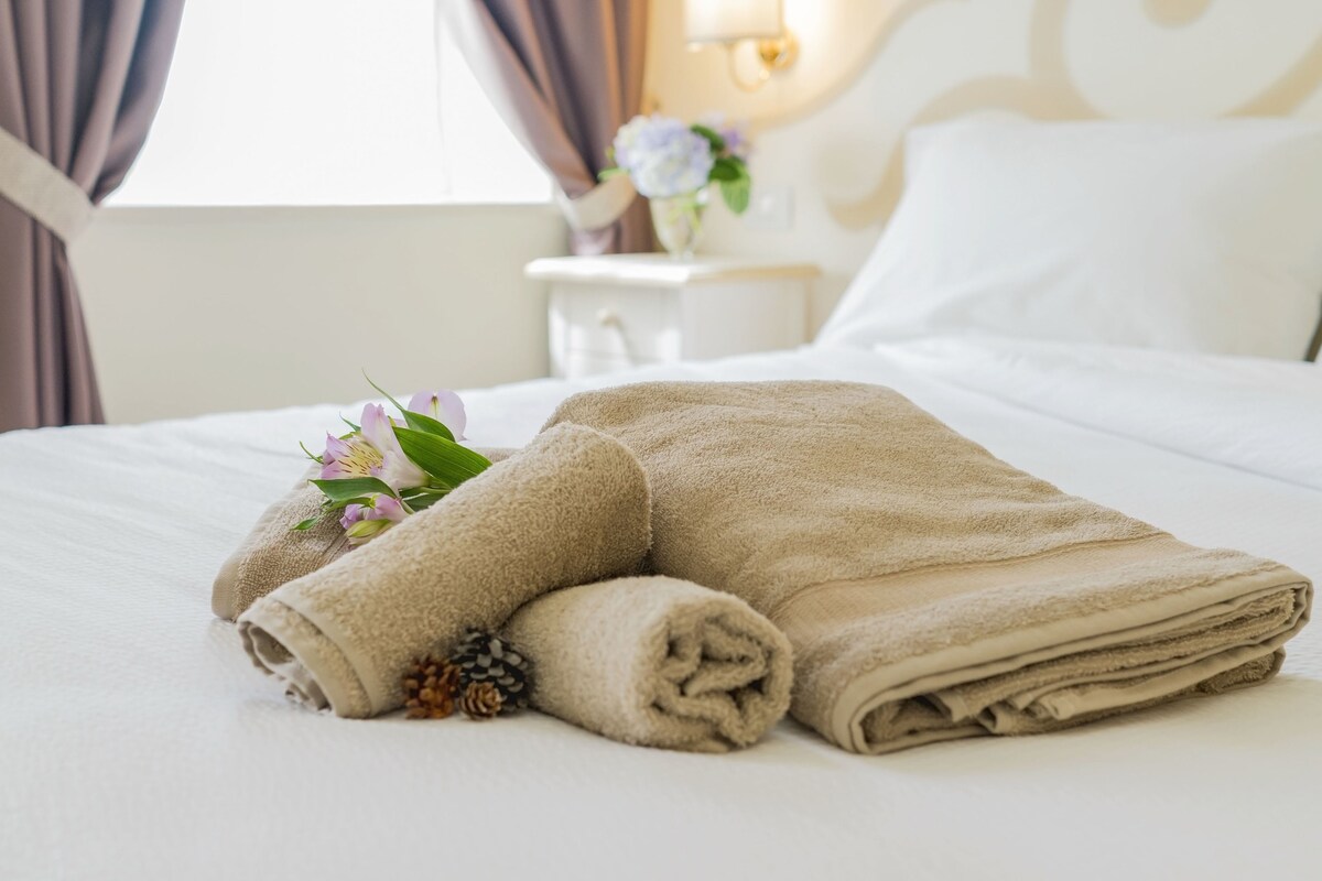 Premium bedding, in-room safe, desk, cribs (surcharge)