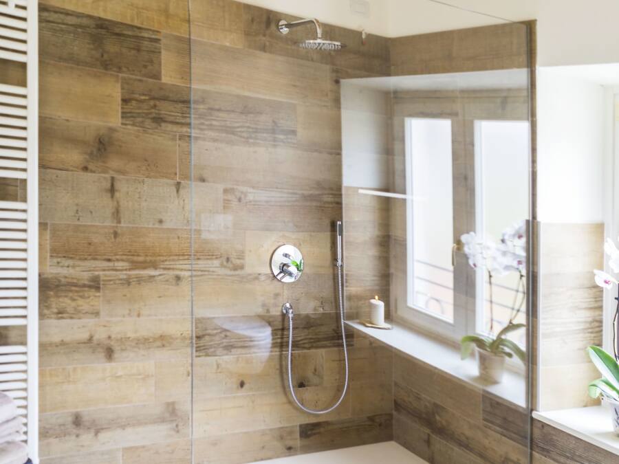 Ducha, artículos de tocador gratuitos, secador de pelo, bidet