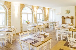 Der serveres morgenmad, frokost og aftensmad