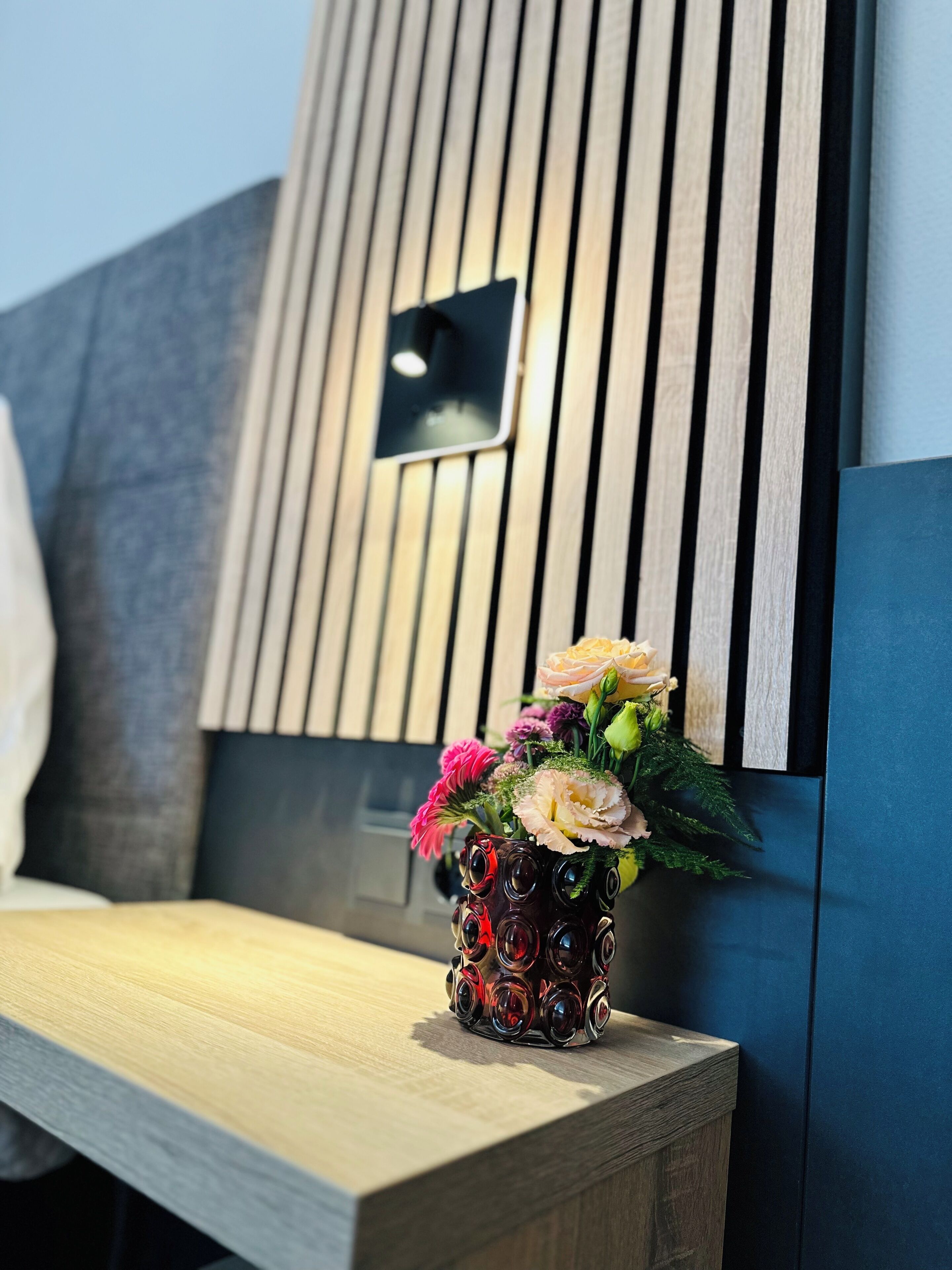 ตู้นิรภัยในห้องพัก, โต๊ะทำงาน, ห้องเก็บเสียง, Wi-Fi ฟรี