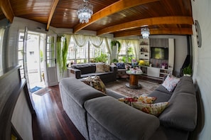 Reception - Pousada Gramadense (Gramado)