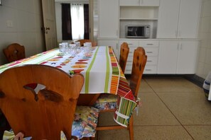 Tägliches inbegriffenes kontinentales Frühstück