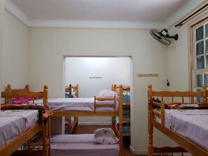 Gemeinsamer Basic-Schlafsaal, Nur Männer (6)