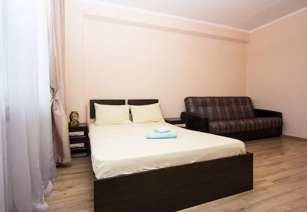 Apartment, 1 Bedroom | 1 bedroom, soundproofing, iron/ironing board, free WiFi