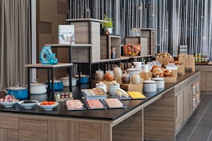 Daily continental breakfast (EUR 25 per person)