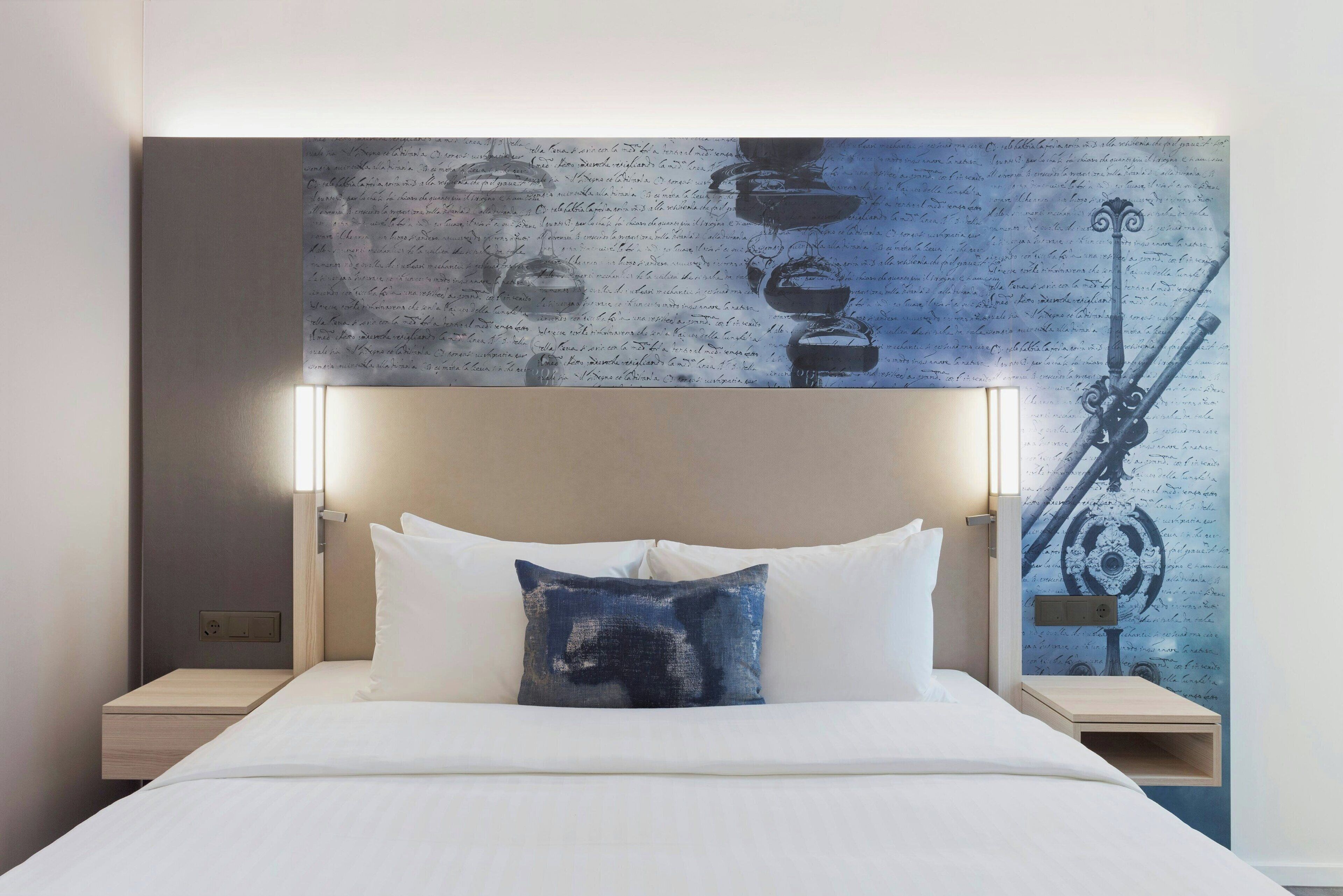 in-room safe, individually decorated, desk, laptop workspace