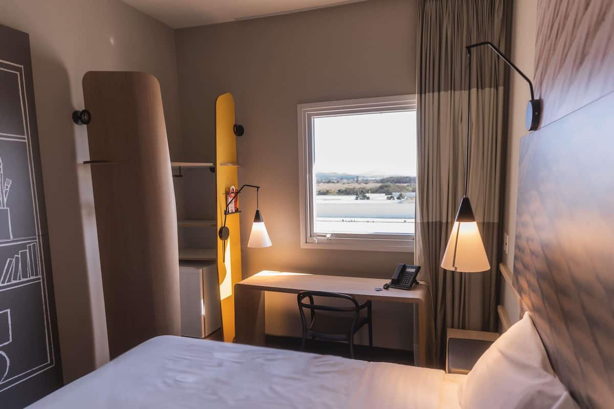 Minibar, desk, soundproofing, free cribs/infant beds