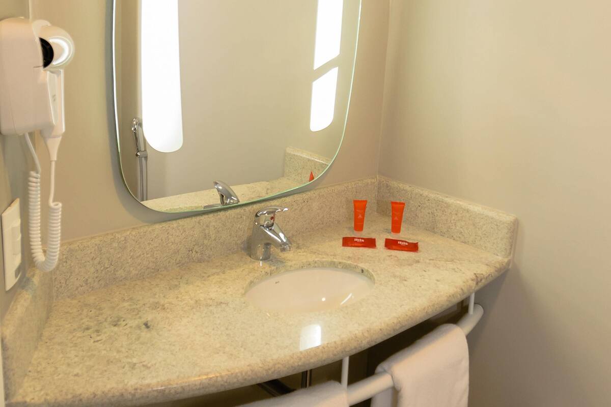 standard apartment, 1 double bed | minibar, desk, soundproofing, free cots/infant beds