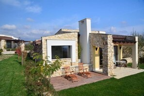 Outdoor dining - Zornitza Family Estate (Zornitza)