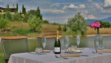 تناول الطعام بالخارج