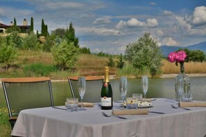 Outdoor dining - Zornitza Family Estate (Zornitza)