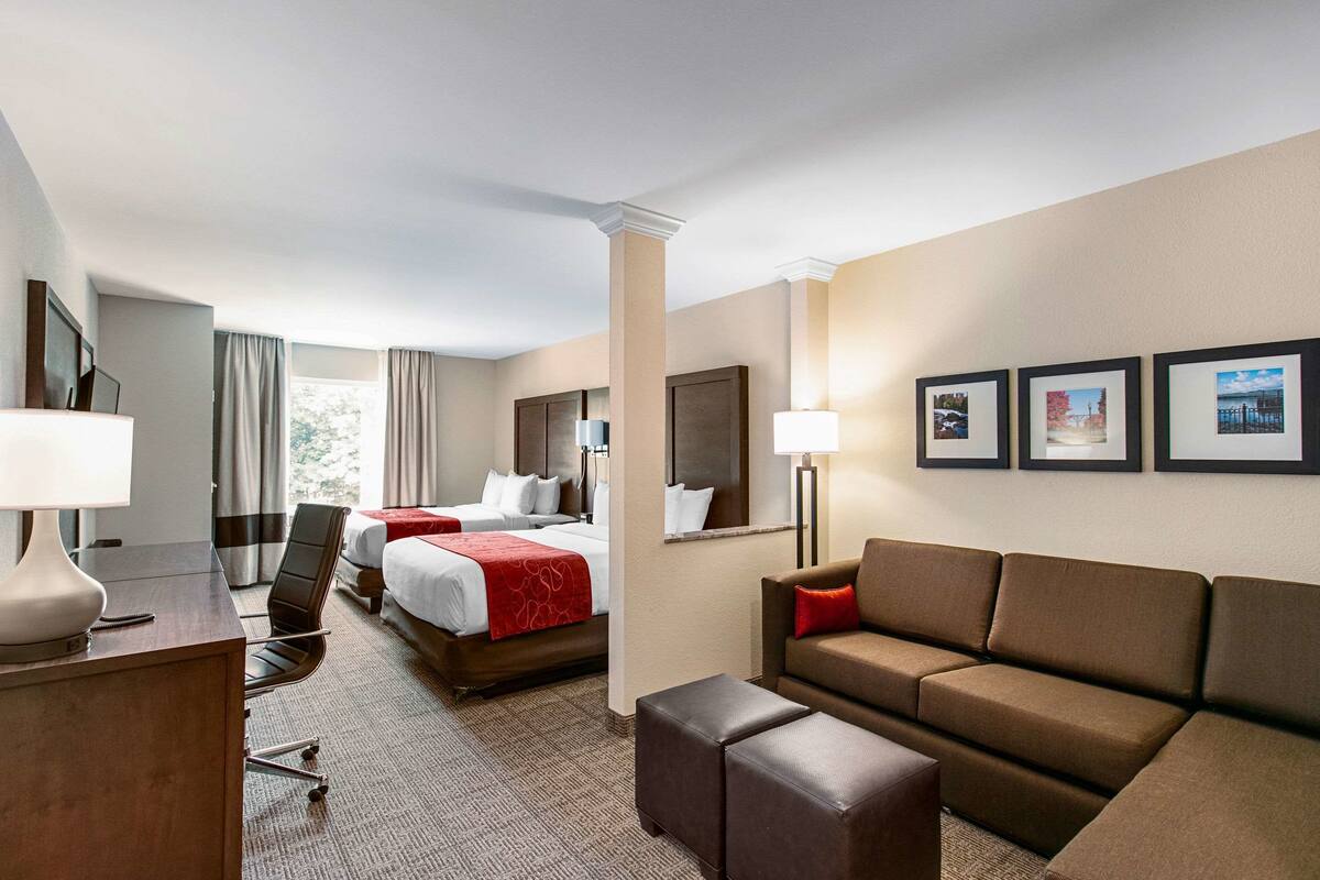 suite, 2 queen beds, non smoking | egyptian cotton sheets, premium bedding, desk, laptop workspace