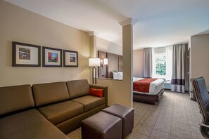Suite, 1 King Bed, Non Smoking | Egyptian cotton sheets, premium bedding, desk, laptop workspace