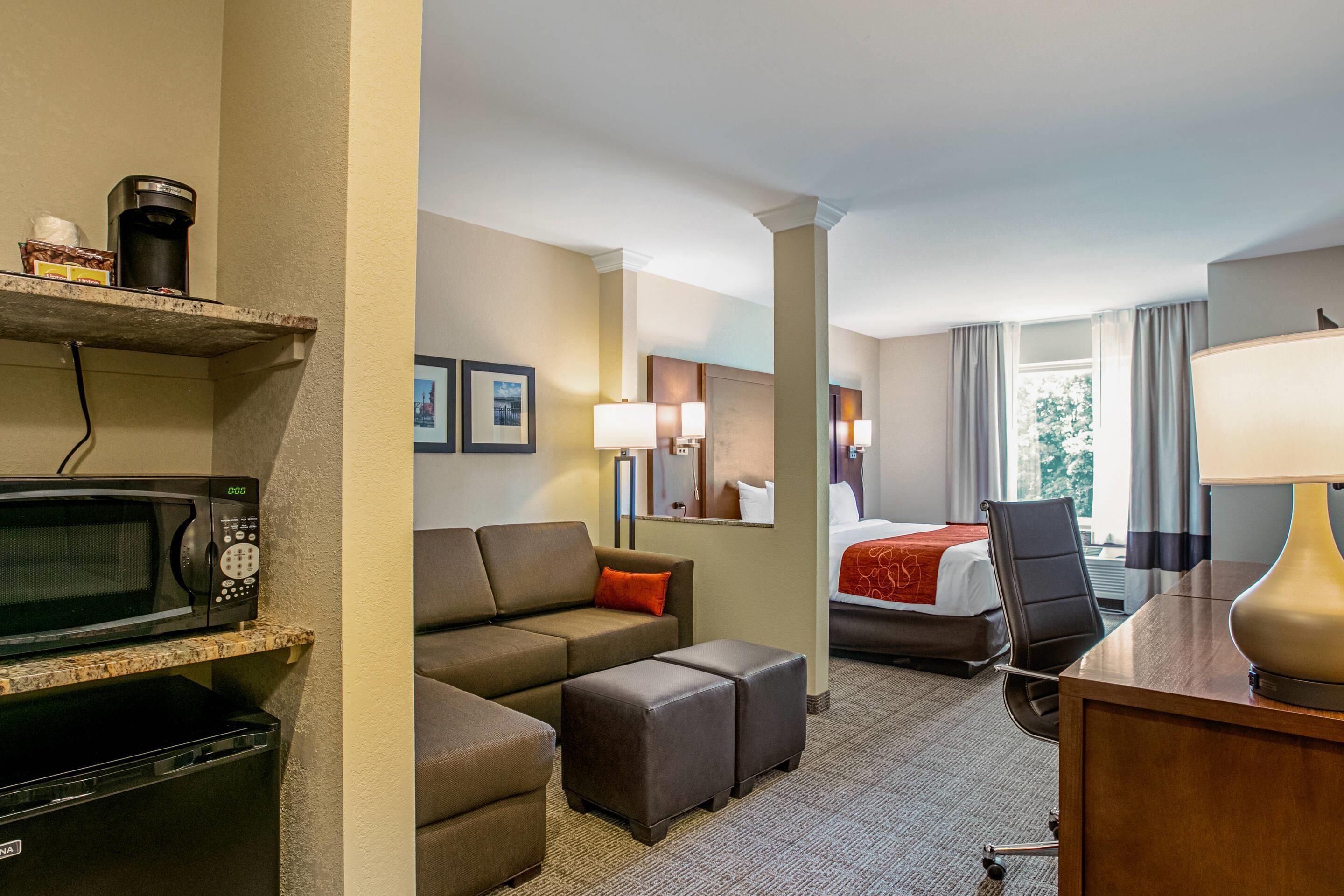 Suíte, 1 cama King, para não fumantes | Roupas de cama de algodão egípcio, roupas de cama premium, escrivaninha