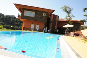 Outdoor pool - Hotel Rural Quinta da Conchada (Penacova)