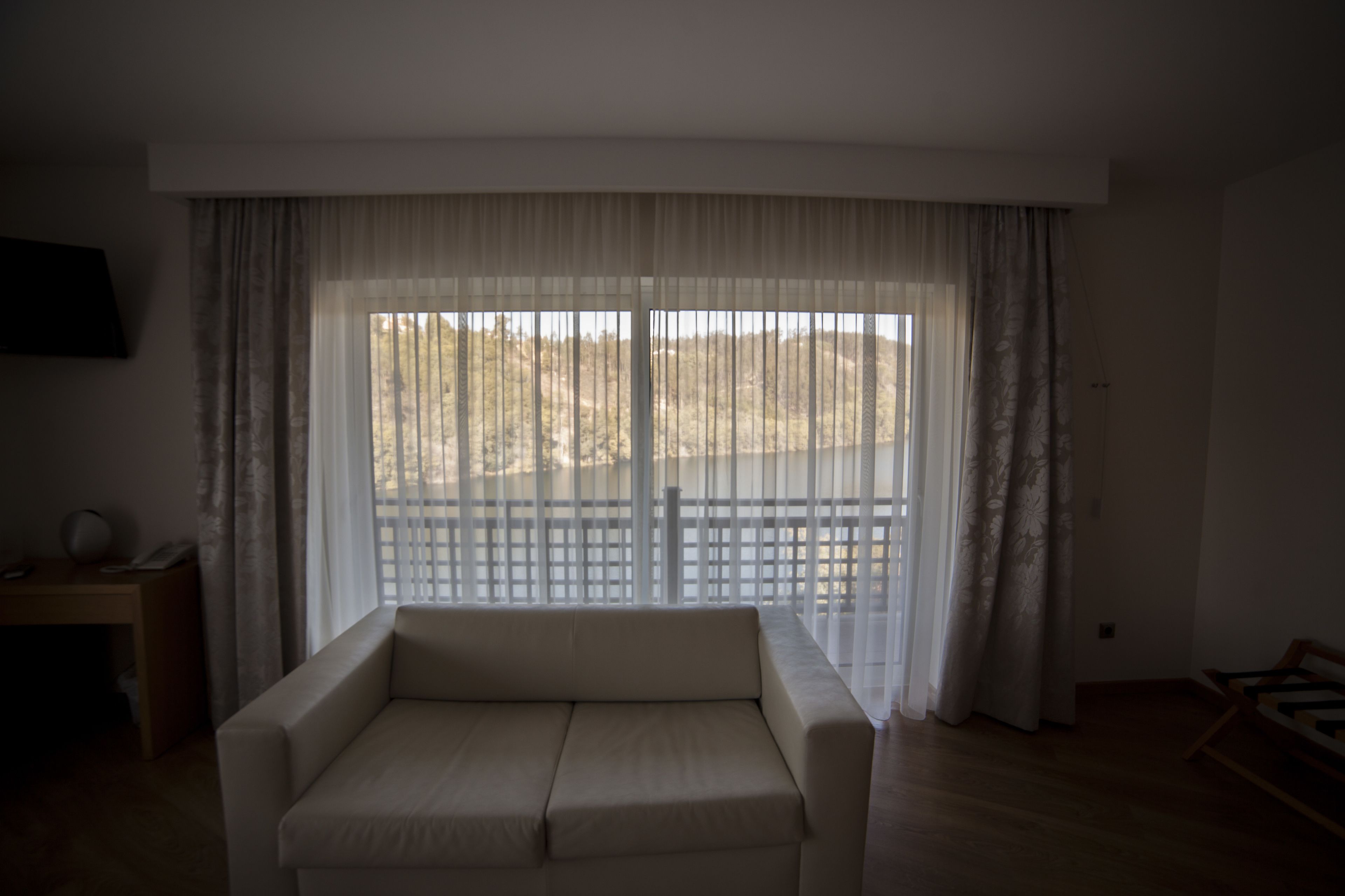 panoramic suite, river view | living area | flat-screen tv