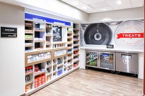 Snack bar - Hampton Inn & Suites Overland Park South (Overland Park)