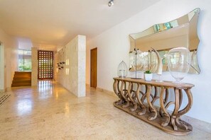 Villa | Zona de estar | Una televisión de pantalla plana