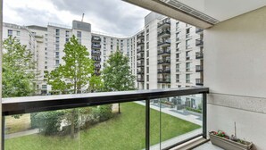 Unclassified image, 5 of 16, button - Olympic Park Apartment (London)