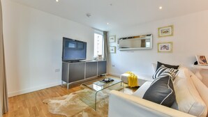 Unclassified image, 3 of 16, button - Olympic Park Apartment (London)