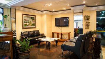 Área de estar no saguão