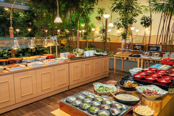Daily buffet breakfast for a fee