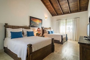 Villa | 4 bedrooms, free wired internet, bed sheets